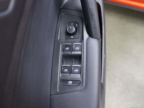 Used 2019 Volkswagen Tiguan SE image 14