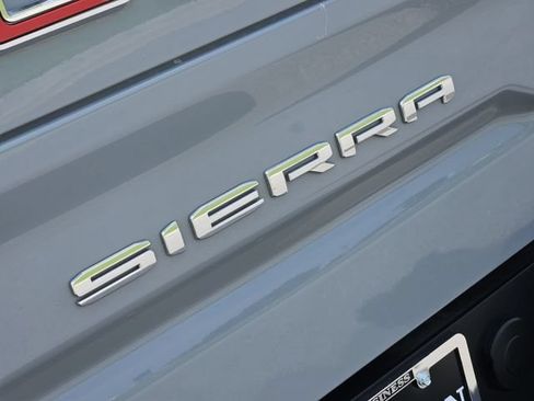 Used 2024 GMC Sierra 1500 AT4 w/ Technology Package AWD/4WD image 11