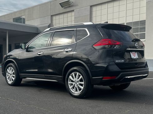 Used 2017 Nissan Rogue SV image 6