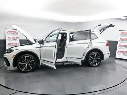 Used 2024 Volkswagen Tiguan SEL R-Line image 43