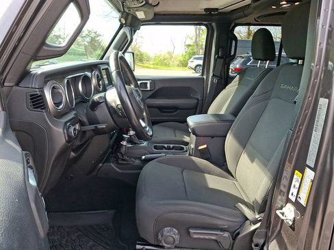 Used 2019 Jeep Wrangler Unlimited Sahara AWD/4WD image 15