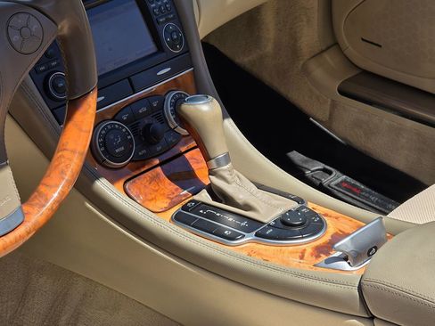 Used 2012 Mercedes-Benz SL 550 image 25