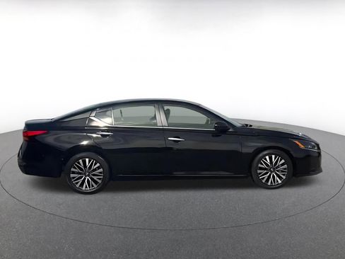 Used 2025 Nissan Altima 2.5 SV image 14