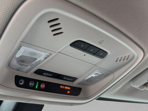 Used 2018 Chevrolet Traverse LT FWD image 28