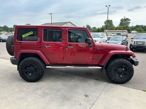 Used 2012 Jeep Wrangler Unlimited Sahara AWD/4WD image 4