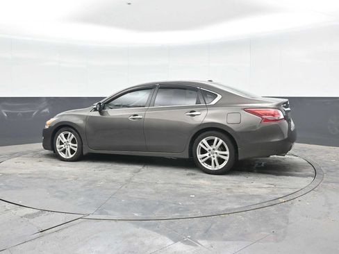 Used 2013 Nissan Altima 3.5 SV w/ Navigation Pkg FWD image 3