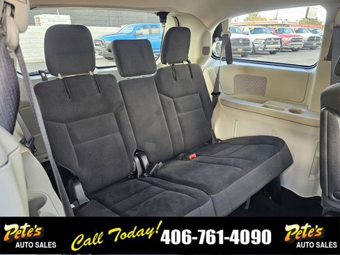 Used 2018 Dodge Grand Caravan SE w/ UConnect Hands-Free Group image 14