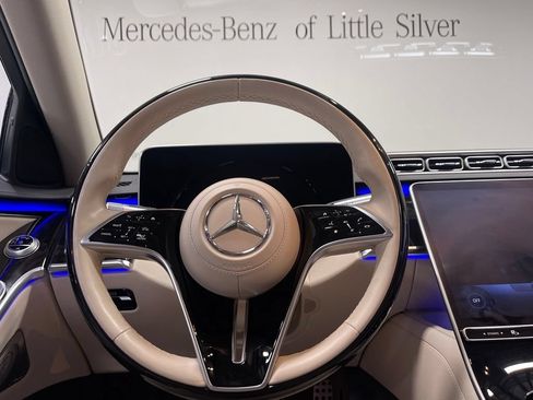 Certified 2022 Mercedes-Benz S 500 4MATIC w/ AMG Line Package image 31