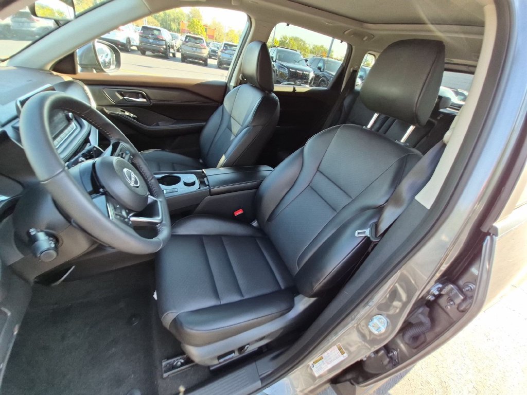 Used 2023 Nissan Rogue SV w/ SV Premium B Package AWD/4WD image 11