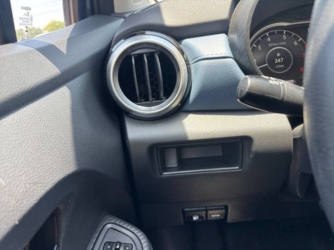 Used 2025 Nissan Versa SV FWD image 32