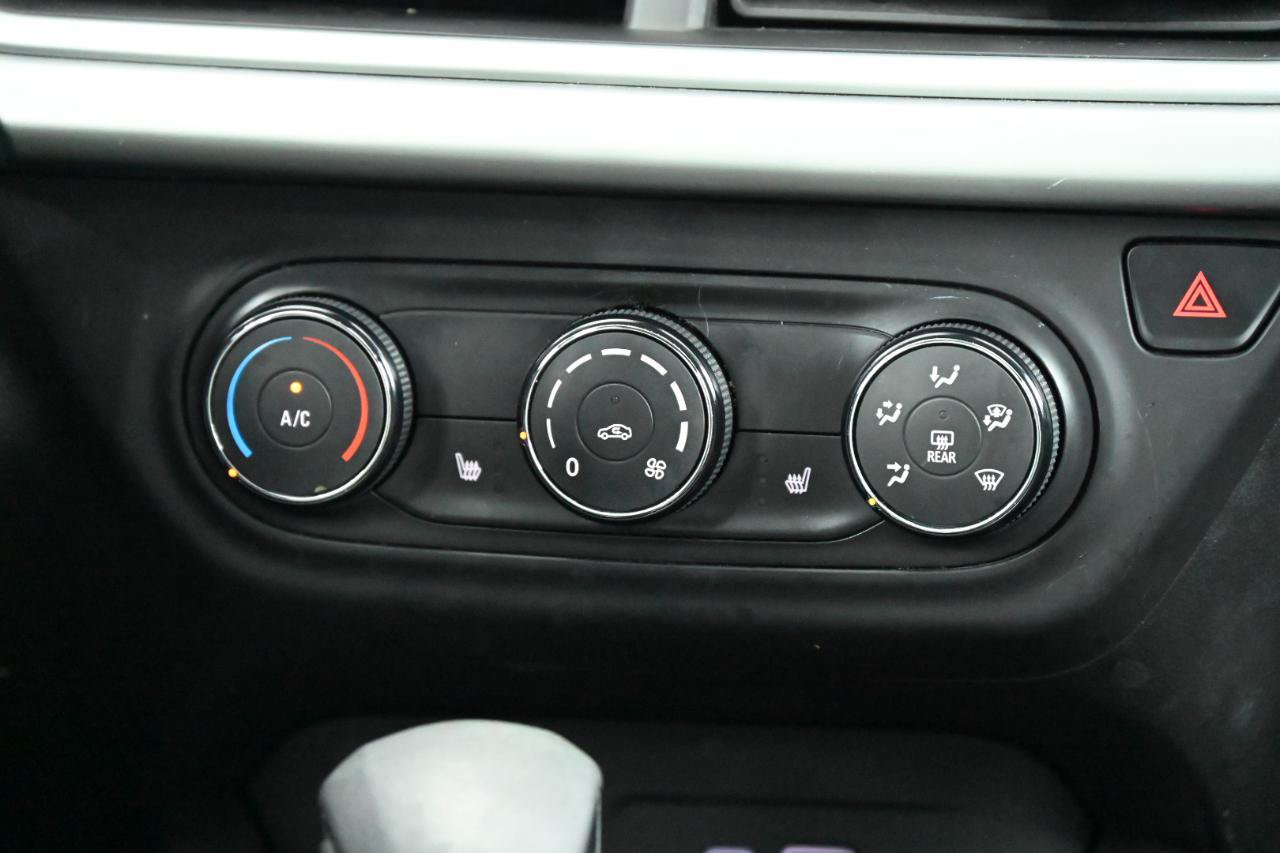 Used 2024 Chevrolet Trax RS w/ Sunroof Package FWD image 27