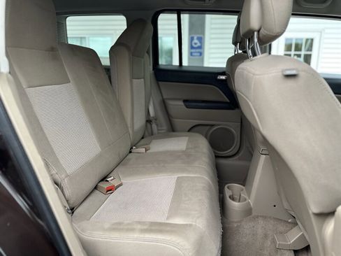 Used 2014 Jeep Patriot Latitude w/ Sun/Sound Group AWD/4WD image 10