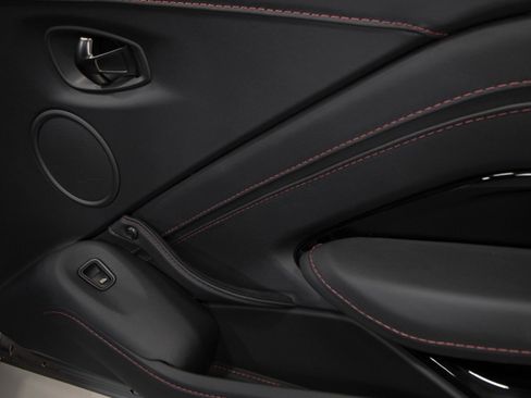 Used 2022 Aston Martin V8 Vantage Coupe image 42