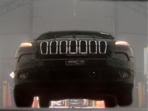 Used 2017 Jeep Cherokee High Altitude w/ Technology Group FWD image 2