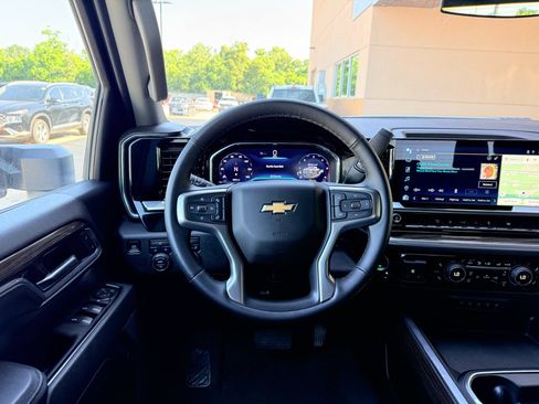 Used 2025 Chevrolet Silverado 2500 LT w/ Convenience Package AWD/4WD image 15