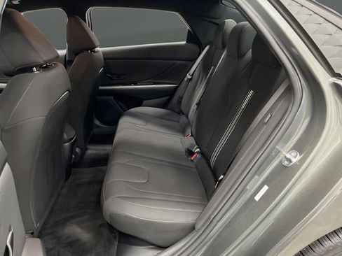 Used 2025 Hyundai Elantra SEL image 27