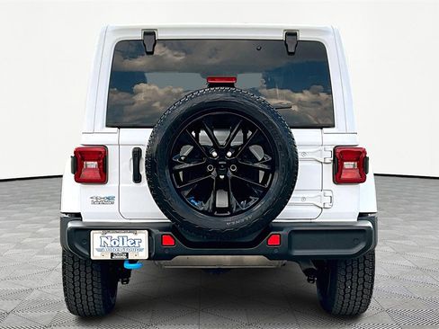 Used 2022 Jeep Wrangler Unlimited Sahara w/ Cold Weather Group image 4