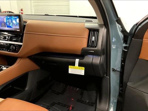 New 2026 Nissan Pathfinder Platinum image 36