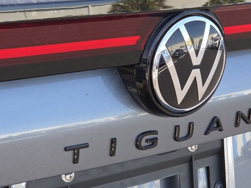 New 2026 Volkswagen Tiguan SE R-Line FWD image 15