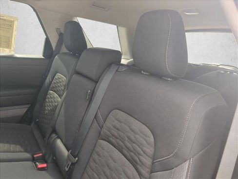 Used 2025 Nissan Pathfinder SV AWD/4WD image 18