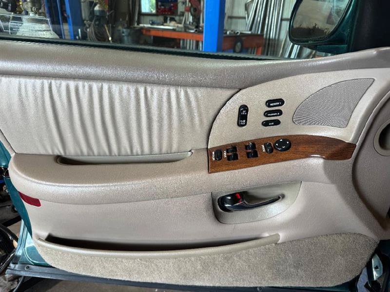 Used 1999 Buick Park Avenue w/ Prestige Opt Pkg FWD image 35