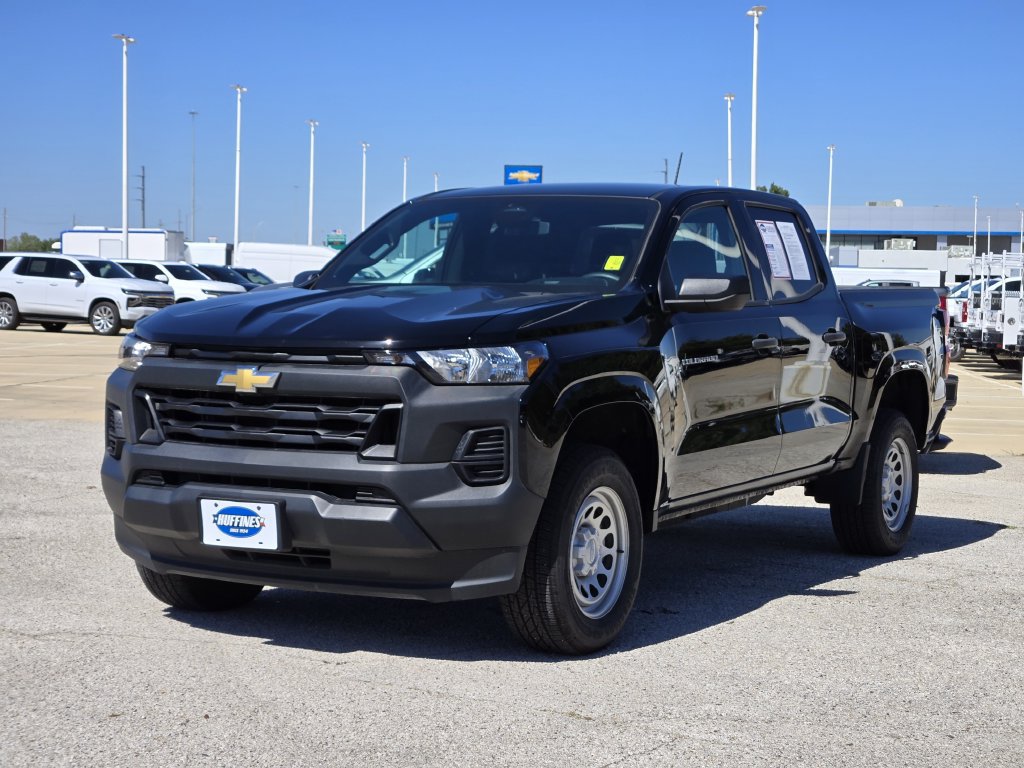 Used 2024 Chevrolet Colorado W/T RWD image 3