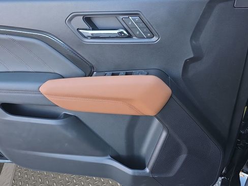 New 2026 GMC Canyon AT4 w/ AT4 Premium Package image 14