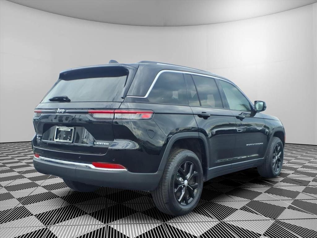 Used 2023 Jeep Grand Cherokee Limited AWD/4WD image 31