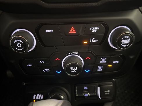 Used 2023 Jeep Renegade Latitude image 27