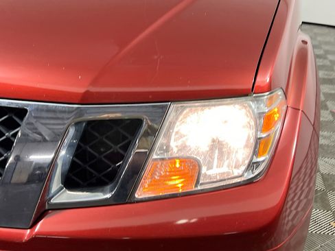 Used 2019 Nissan Frontier SV image 12