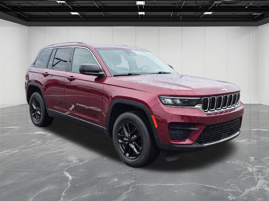 Used 2024 Jeep Grand Cherokee Laredo X AWD/4WD image 7