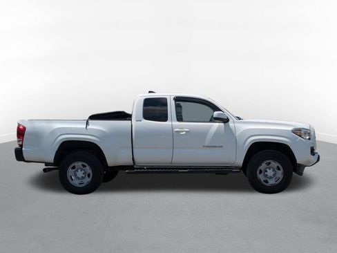 Used 2016 Toyota Tacoma SR5 w/ Towing Package AWD/4WD image 2