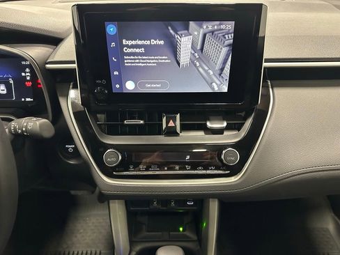 Used 2025 Toyota Corolla Cross XSE image 25