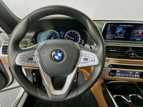 Used 2019 BMW 750i w/ Executive Package RWD image 11