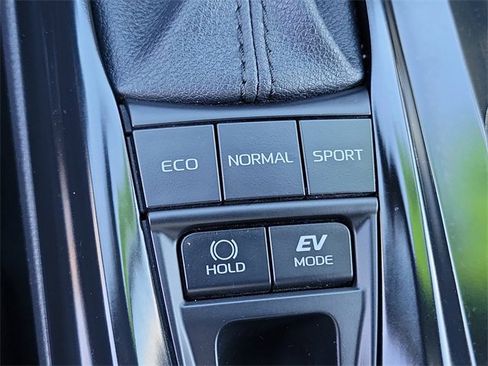 Used 2025 Toyota Camry SE image 17