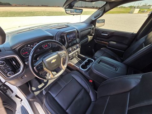 Used 2022 Chevrolet Silverado 1500 High Country w/ Technology Package AWD/4WD image 18