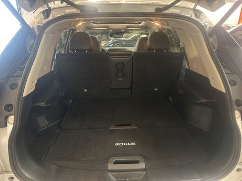 Used 2019 Nissan Rogue SL w/ Premium Package FWD image 16