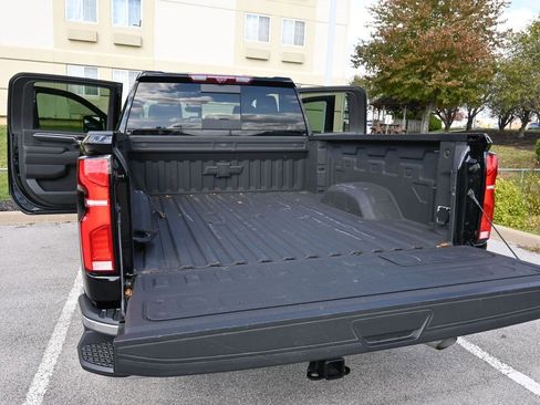 Used 2024 Chevrolet Silverado 2500 LTZ w/ LTZ Convenience Package image 17