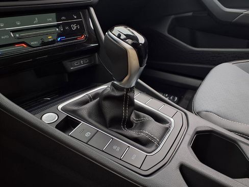 New 2026 Volkswagen Jetta SE image 18