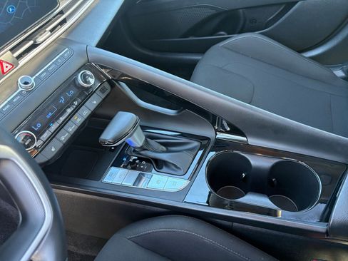 Used 2025 Hyundai Elantra SEL image 42