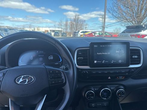 Certified 2024 Hyundai Venue SEL FWD image 12