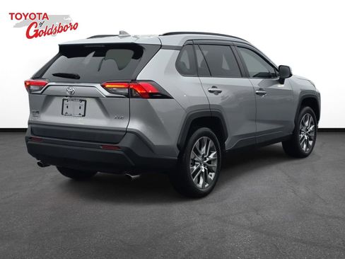Used 2019 Toyota RAV4 XLE Premium image 5