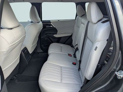 New 2025 Mitsubishi Outlander SEL image 12