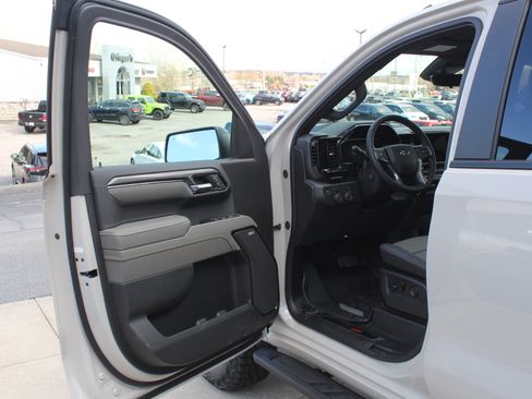 New 2026 Chevrolet Silverado 1500 ZR2 image 8