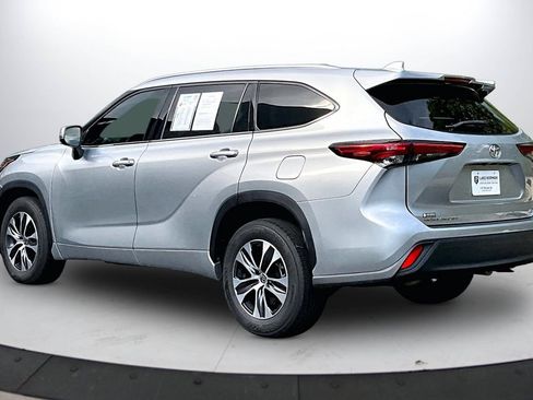 Used 2021 Toyota Highlander XLE FWD image 7