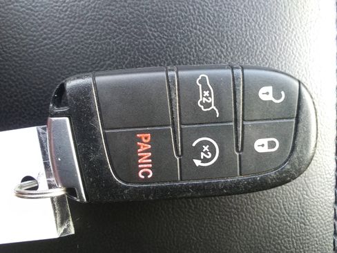 Used 2019 Jeep Grand Cherokee Altitude image 18