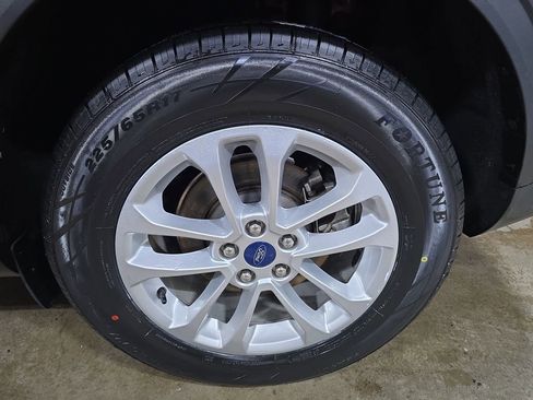 Used 2020 Ford Escape SE image 29