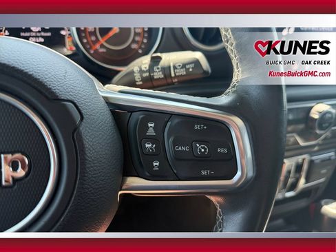 Used 2019 Jeep Wrangler Unlimited Sahara w/ Dual Top Group AWD/4WD image 18