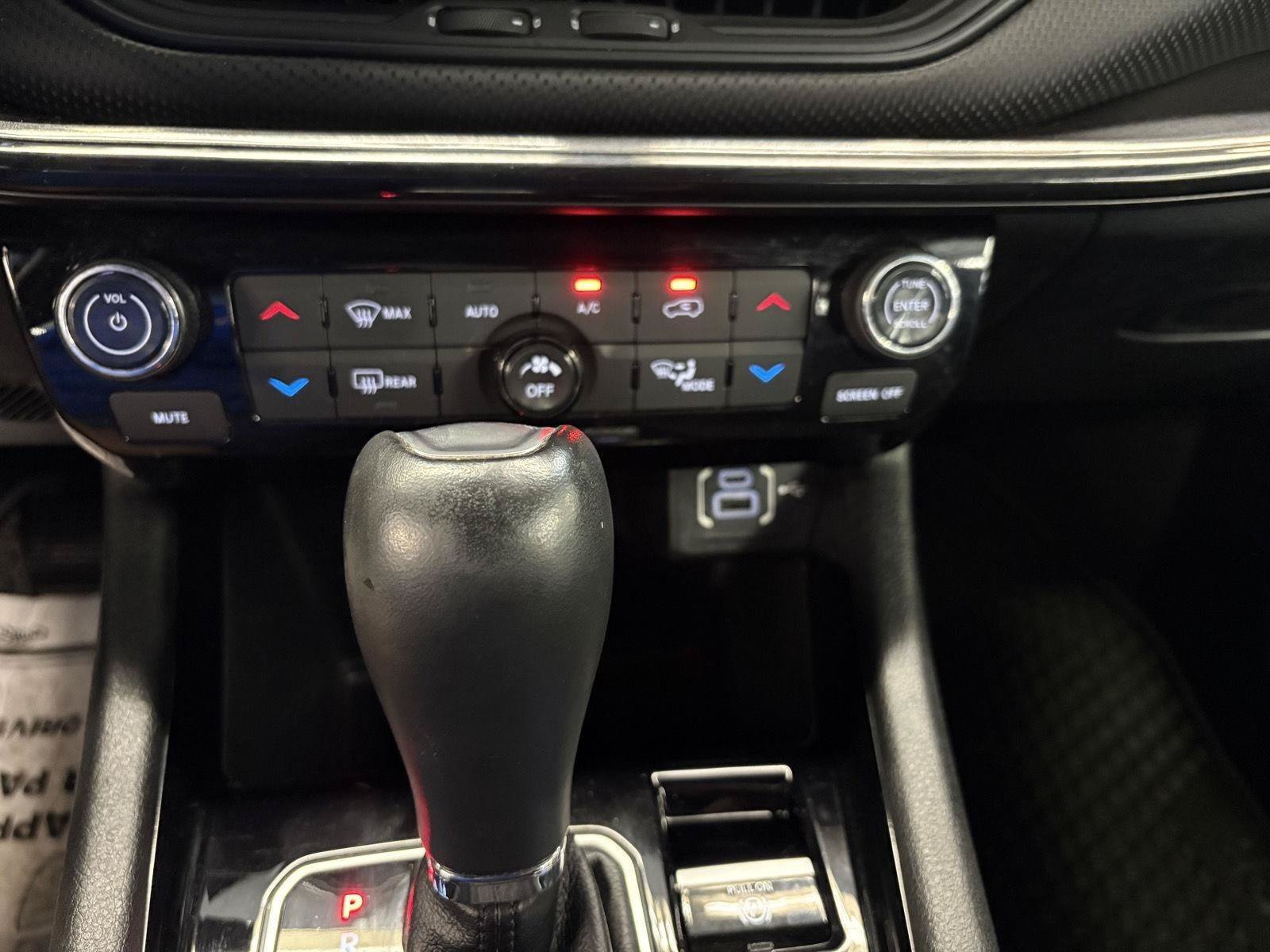 Used 2023 Jeep Compass Latitude w/ Sun and Sound Group AWD/4WD image 28