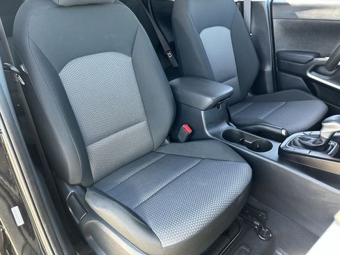 Certified 2025 Kia Soul LX w/ LX Technology Package FWD image 9